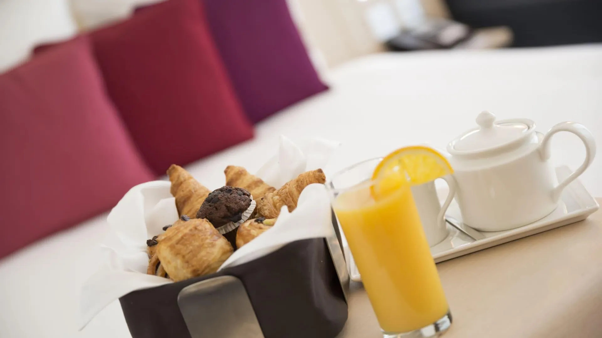 Adagio Abu Dhabi Al Bustan Aparthotel 4*,