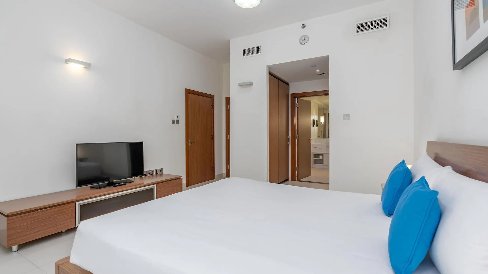 Adagio Abu Dhabi Al Bustan Aparthotel 4*,